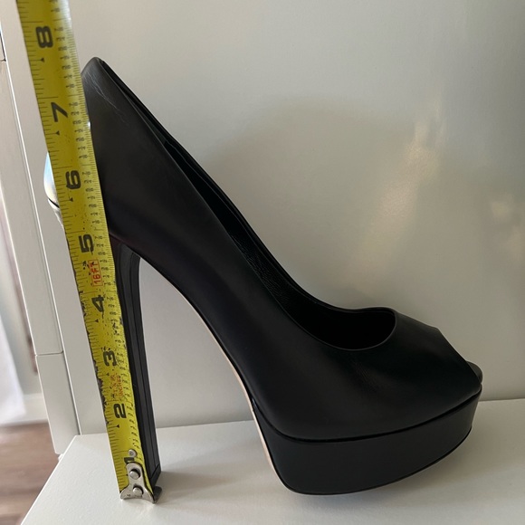 COPY - Beautiful leather Gucci heels! Supper clean and I’m amazing shape. Light… - Picture 7 of 7